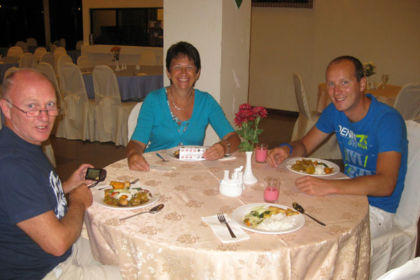 Eten van het buffet in het Kinabalu Herritage Resort